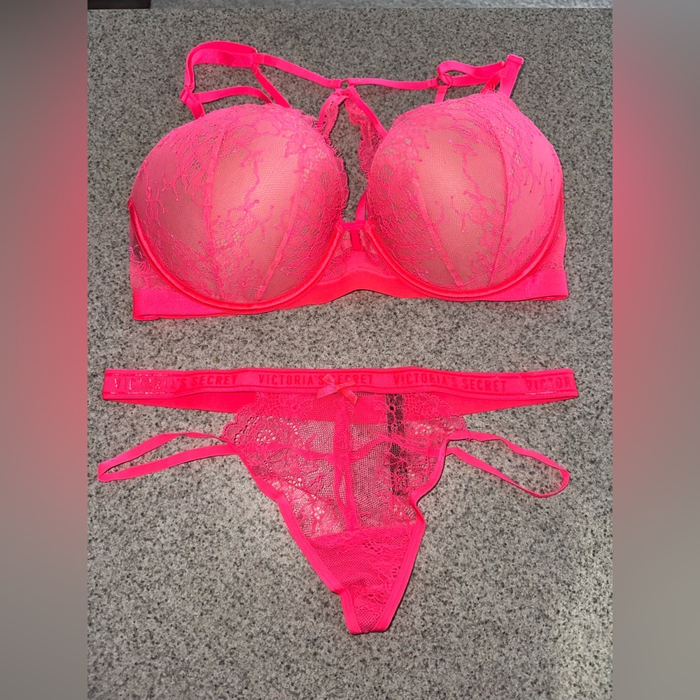 NWOT Victoria's Secret Very Sexy strappy lace pushup bra and thong set